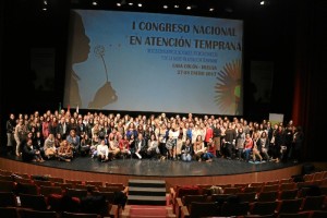 Foto de familia con los participantes en el primer Congreso Nacional de Atención Temprana celebrado en Huelva.