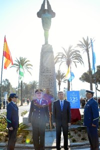 Autoridades durante el acto.