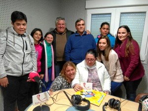 Por los micrófonos del programa 'Conect-T con Nosotros' han pasado diferentes personalidades del municipio. En la imagen, un momento de la entrevista con el párroco del pueblo.