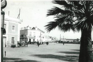 Magnífica fotografía de Roisin. A la izquierda, la calle Marina. Al fondo, a la derecha, el edificio de Correos y Telégrafos. 