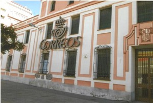       El edificio en una foto reciente. Se observa la ausencia de los leones-buzones.