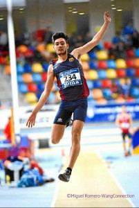 Se inició en el atletismo a los siete años.