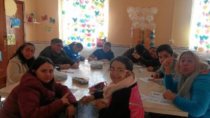 La asociación organiza talleres diversos que buscan el entretenimiento y diversión de los miembros.