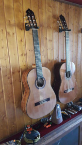 Son muchos los guitarristas que a día de hoy han confiado en la labor de este veterano luthier.