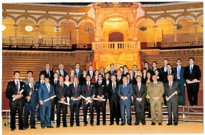 Momento de la jornada en la que Lydia Nacimiento recibió el Premio 'Real Maestranza de Caballería de Sevilla'  por obtener, en la promoción correspondiente, la máxima calificación de todas las titulaciones (diplomaturas y licenciaturas) de la Facultad de Ciencias de la Educación, de la Universidad de Sevilla, durante sus estudios de Psicopedagogía.