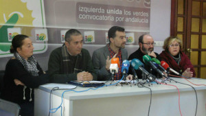 El coordinador de IU en Andalucía, Antonio Maíllo, ha presentado hoy en Huelva una moción elaborada por los grupos municipales de Izquierda Unida.