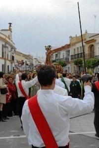 La salida procesional de la imagen de San Sebastián Mártir estará acompañada por la tradicional Danza de las Espadas.