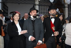 Recreación de la llegada a Moguer de Juan Ramón Jiménez y Zenobia, recibidos por el alcalde de la localidad.