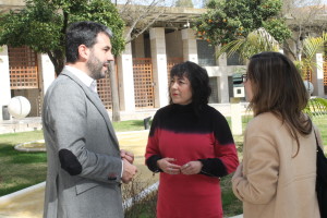 Elena Tobar, con representantes de la Fundación Solidarters.