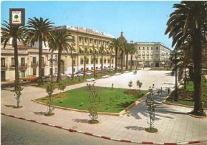 La Plaza de las Monjas con el único exorno de sus jardines.