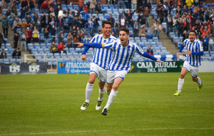 La alegría de Miguelito es la del Recre, tras ganar a la Balona. / Foto: Pablo Sayago.