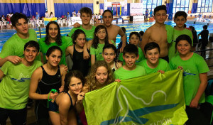 Representantes del Club Natación Colombino en la prueba disputada en Algeciras.