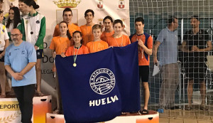 Componentes del 8x25 estilos mixtos, donde el equipo del CN Huelva se colgó el bronce.