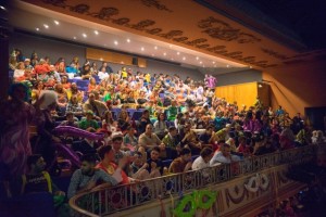 Ambiente en el 'Gallinero' del Teatro Gardenio.