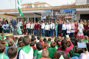 Los escolares de Palos de la Frontera celebran el Día de Andalucía.