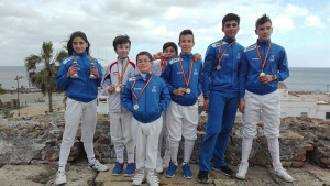 Representantes del Club Esgrima Huelva que lograron nueve medallas en la prueba celebrada en Manilva.