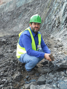 Garzón apunta la necesidad de conservar y divulgar el patrimonio de la Sierra.