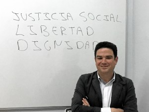 Para Julio, el trabajador social es un agente de cambio. 