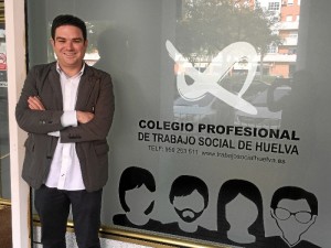 El presidente del Colegio de Trabajo Social es Julio Piedra Cristóbal. 