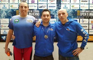 Los tres deportistas del CD Máster Huelva que han tomado parte en el XXIII Campeonato de España Open de Natación.