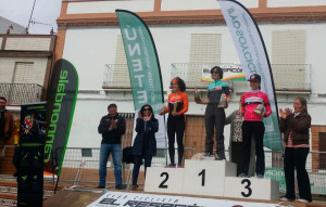 Podio femenino de la prueba ciclista celebrada en Paterna del Campo.