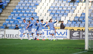 Los jugadores del Recre celebra el gol que hizo posible la victoria. / Foto: Pablo Sayago.