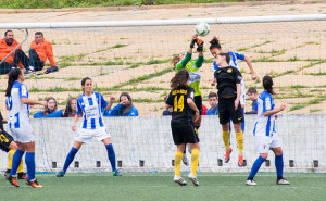 Las acciones a balón parado penalizaron demasiado a las onubenses.