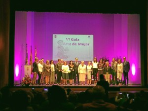 Foto de familia de la VI Gala 'Arte de Mujer'.