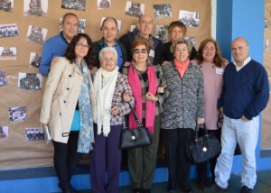 Antiguos alumnos con tres profesoras míticas del Colegio Francés, las señoritas Pili, Manolita y Mª Carmen.