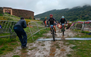 Prueba épica por las lluvias, el fuerte viento y el frío, además del exigente trazado dispuesto.