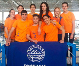 Componentes del Club Natación Huelva en este evento.