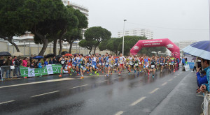 Un total de 450 atletas participaron en la prueba que tuvo como acompañante a la lluvia.