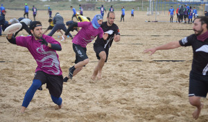 El Ultimate Frisbee es un deporte de equipo, mixto, que recoge elementos del fútbol, baloncesto y rugby.