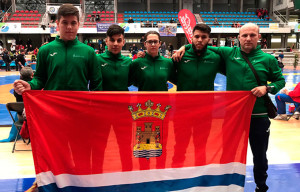 Representantes del Club de Lucha El Campeón en Pontevedra.