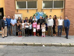 Un momento de la visita de Huelva a la barriada de Pérez Cubillas.