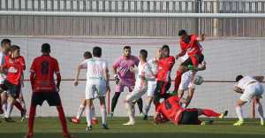 El Cartaya recibe al Pinzón con la única opción de ganar para seguir aspirando al ascenso. / Foto: Antonio Alcalde.