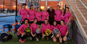 Formación del Club de Pádel La Volea, que rozó el ascenso en el torneo celebrado en Dos Hermanas.