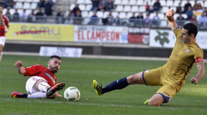 El Recre, pendiente de Antonio Núñez, con molestias durante la semana. / Foto: Guillermo Carrión / la Verdad de Murcia.