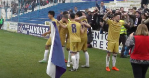 Los jugadores del Recre celebran el gol de Antonio Domínguez que significó a la postre el triunfo albiazul. / Foto: www.recre.org.