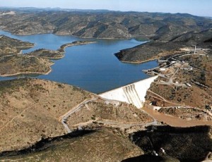 El embalse del Chanza es uno de los de mayor capacidad de la provincia. / FOTO: www.panageos.es.