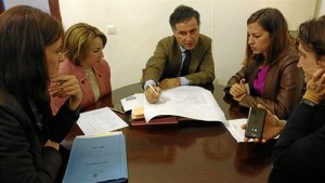 La Consejería de Fomento y Vivienda va a ampliar en 90.000 euros la inversión para mejorar la travesía del municipio de Moguer