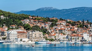 Las increíbles costas de Croacia invitan a recorrerlo en ferry, una opción barata y dinámica de viajar. / Foto: Pixabay.com.