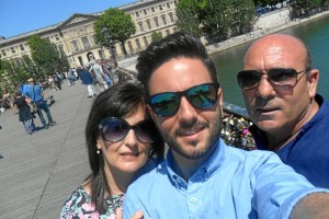 UUn momento de una visita de los padres de Daniel a París.