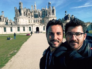 El onubense, con su novio Simone en el Castillo de Chambord, en la Ruta de los Castillos del Loira.