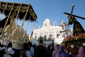 Estación de penitencia la Hermandad de Nuestro Padre Jesús Nazareno y Nuestra Señora de los Dolores en la Madrugá.