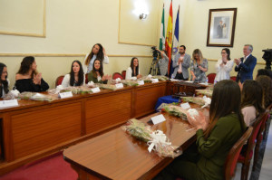 1.Una gran ovación se llevó la reina que conformará la 47ª Corte de Honor de las Fiestas Patronales de San Juan Bautista. 