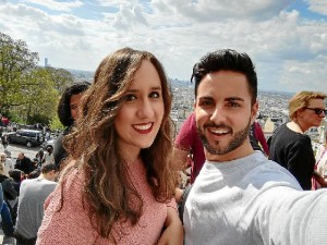 Daniel, con su amiga María en Montmartre, París.