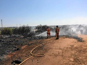 Extinguido el incendio en el asentamiento de Lepe.