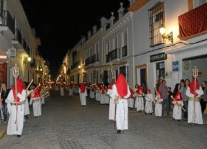 A su paso por la calle Nueva.