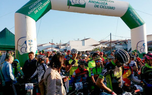 Casi 700 bikers provenientes de todos los puntos de la geografía andaluza se dieron cita en Valverde del Camino.